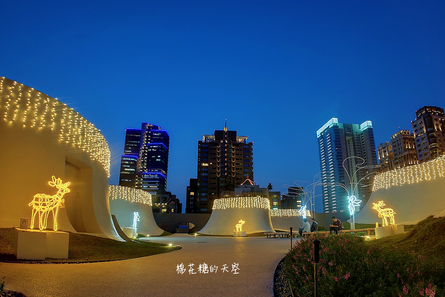 七期浪漫空中花園亮燈囉！高空豪宅當背景～歌劇院空中花園來張最高價自拍！