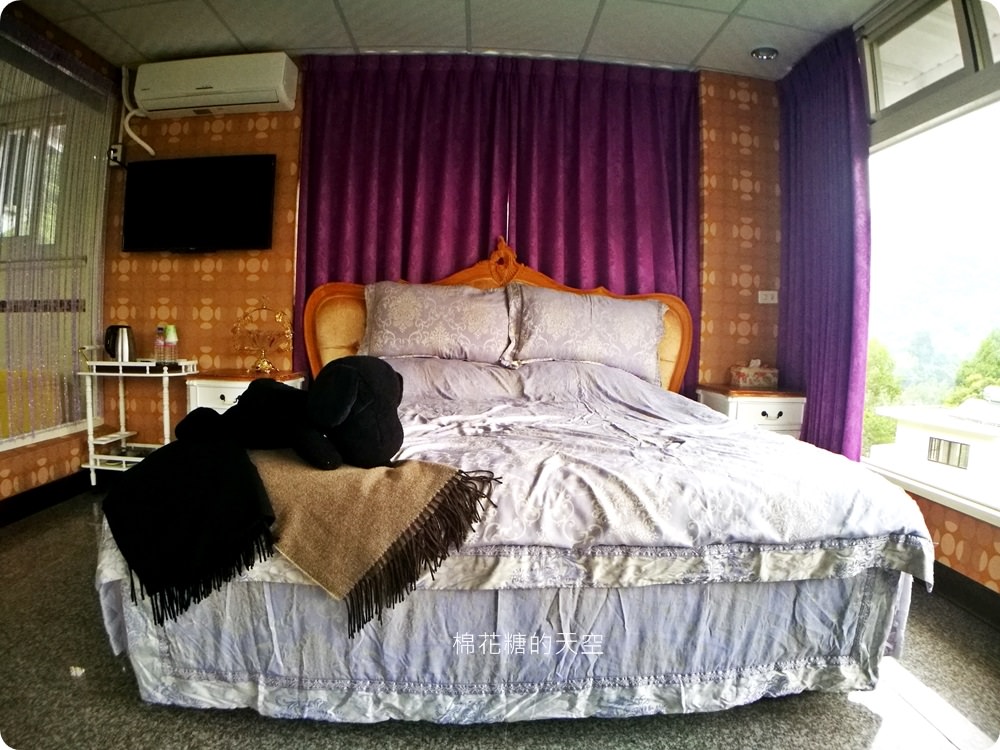 日月潭週邊民宿竟然有國際大廚辦桌！日月桐舞夢幻紫色民宿還有小朋友球池可以玩耍喔！