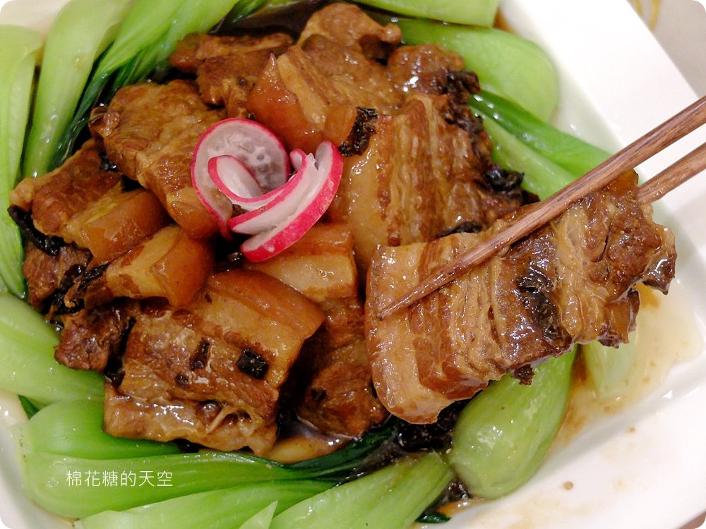 日月潭週邊民宿竟然有國際大廚辦桌!日月桐舞夢幻紫色民宿還有小朋友球池可以玩耍喔! 日月潭週邊民宿竟然有國際大廚辦桌!日月桐舞夢幻紫色民宿還有小朋友球池可以玩耍喔!