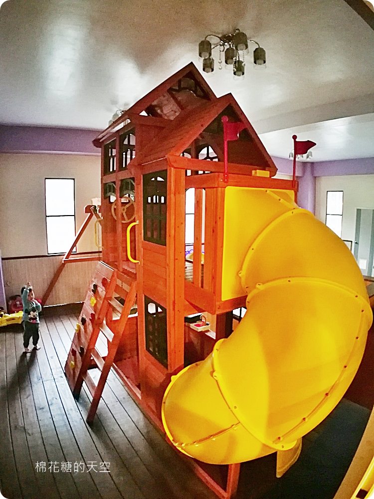 日月潭週邊民宿竟然有國際大廚辦桌！日月桐舞夢幻紫色民宿還有小朋友球池可以玩耍喔！