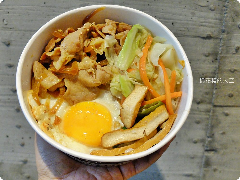 咖哩飯加豬排再加日式雞排只要一百元，白飯還加到飽！快來一中「極」職人咖哩報到