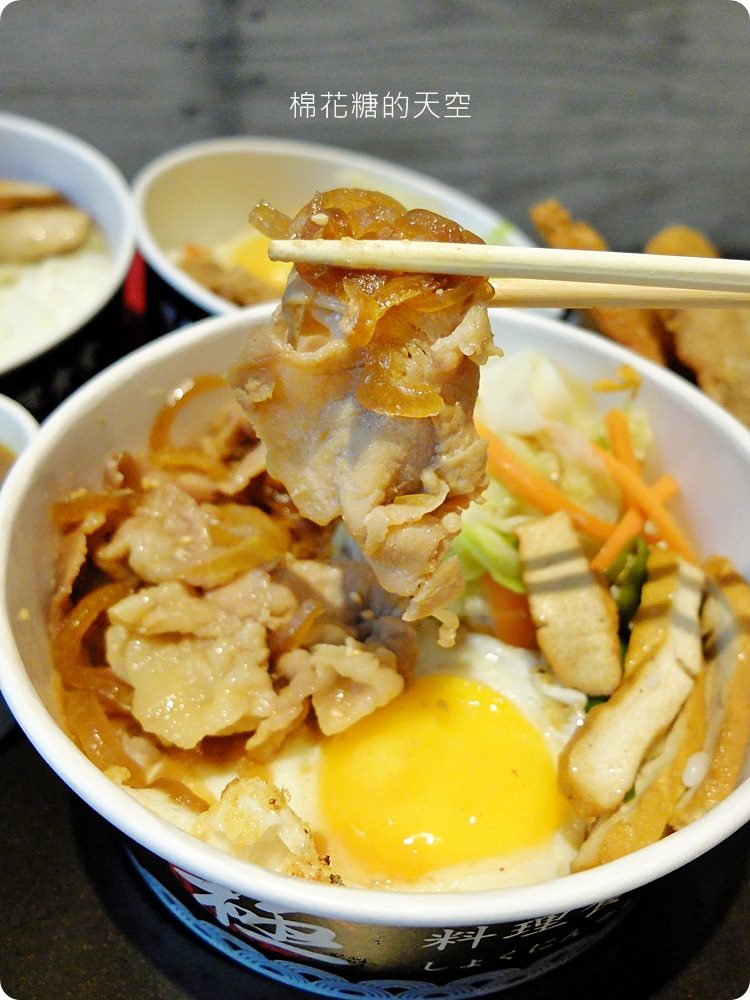 咖哩飯加豬排再加日式雞排只要一百元，白飯還加到飽！快來一中「極」職人咖哩報到
