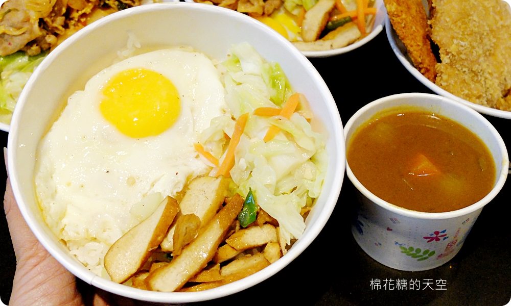 咖哩飯加豬排再加日式雞排只要一百元，白飯還加到飽！快來一中「極」職人咖哩報到