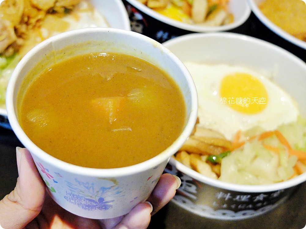 咖哩飯加豬排再加日式雞排只要一百元，白飯還加到飽！快來一中「極」職人咖哩報到