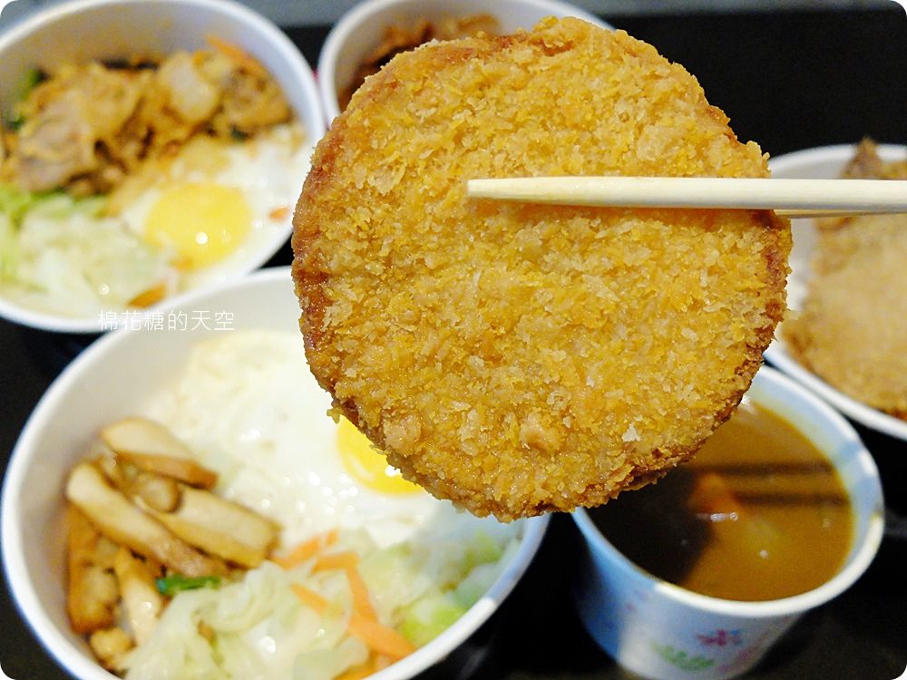 咖哩飯加豬排再加日式雞排只要一百元，白飯還加到飽！快來一中「極」職人咖哩報到