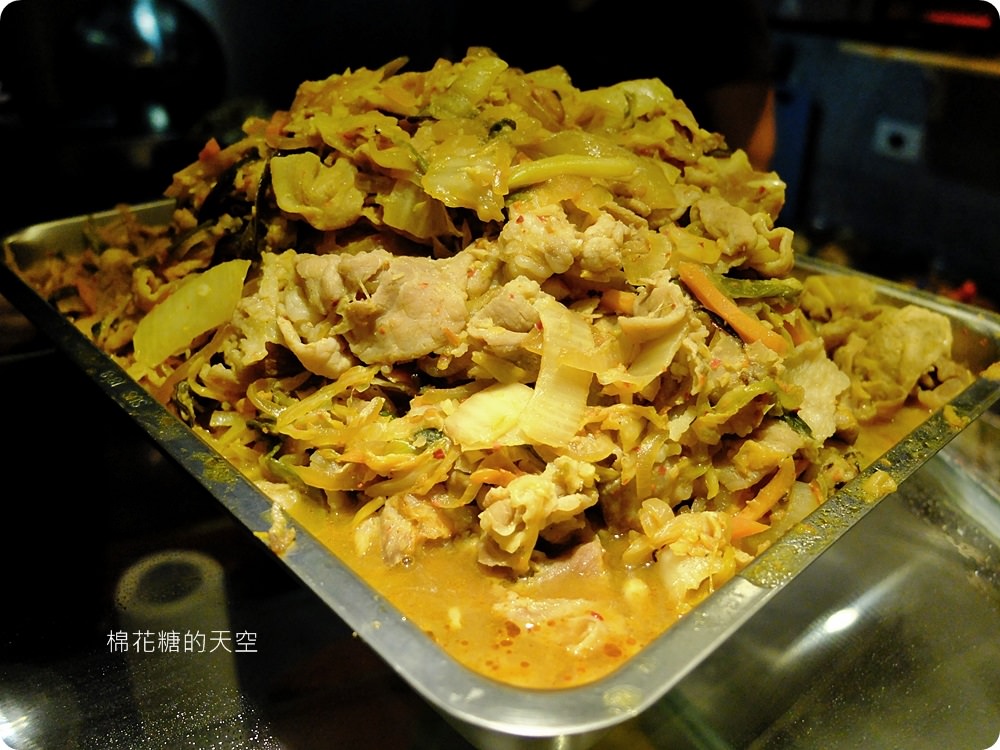 咖哩飯加豬排再加日式雞排只要一百元，白飯還加到飽！快來一中「極」職人咖哩報到