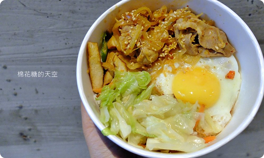 咖哩飯加豬排再加日式雞排只要一百元，白飯還加到飽！快來一中「極」職人咖哩報到