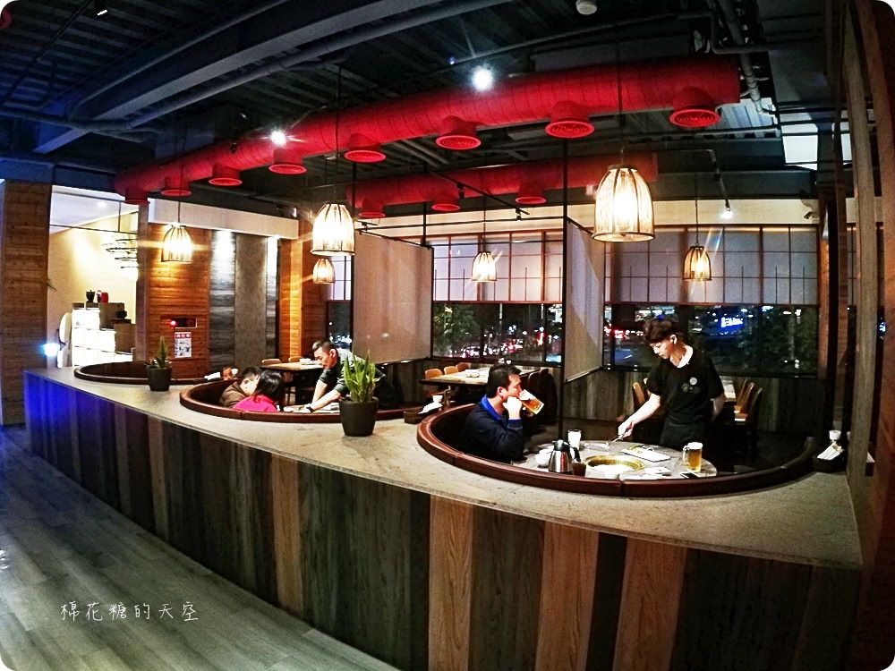 秋紅谷旁市太郎燒肉市場全新菜單大改版，商業午餐也能平價吃吃高檔燒肉囉！