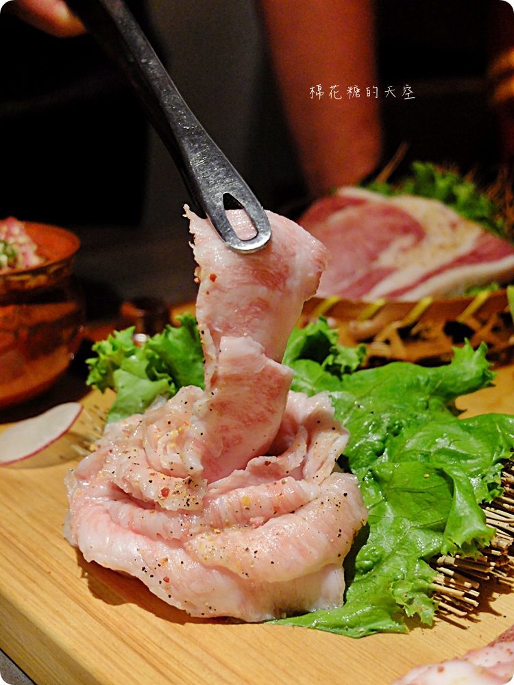 秋紅谷旁市太郎燒肉市場全新菜單大改版，商業午餐也能平價吃吃高檔燒肉囉！