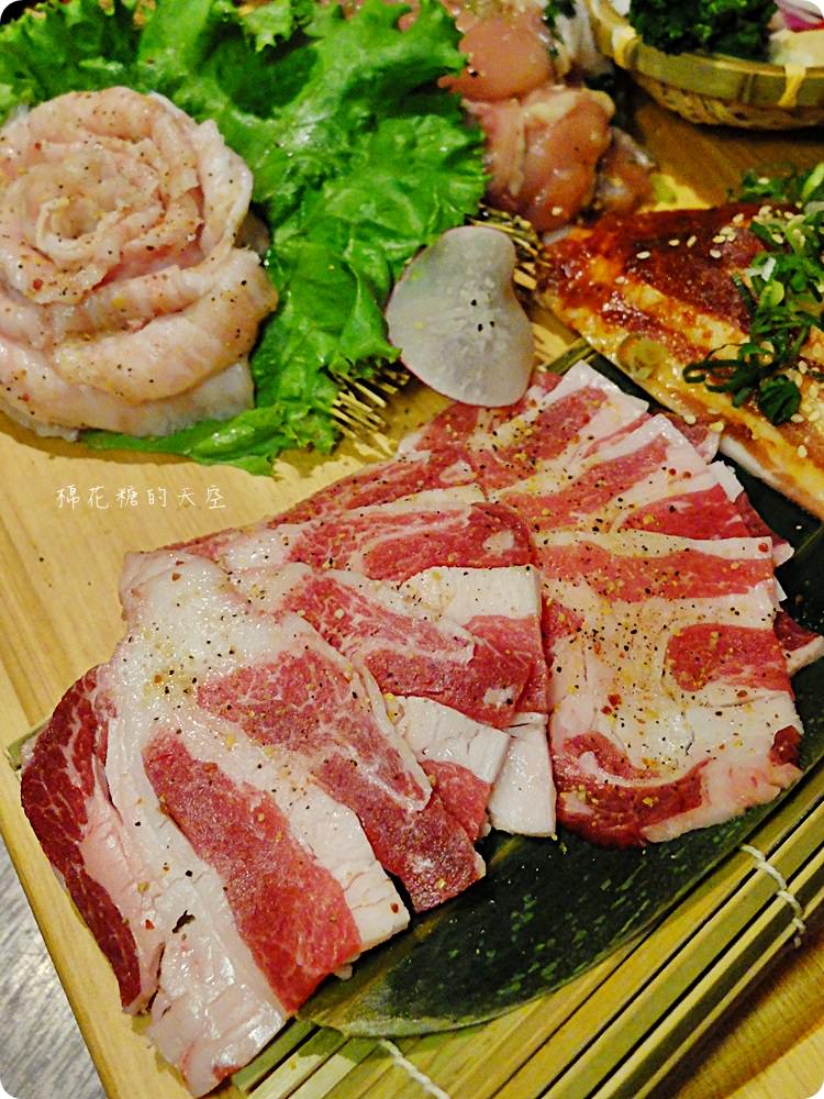 秋紅谷旁市太郎燒肉市場全新菜單大改版，商業午餐也能平價吃吃高檔燒肉囉！