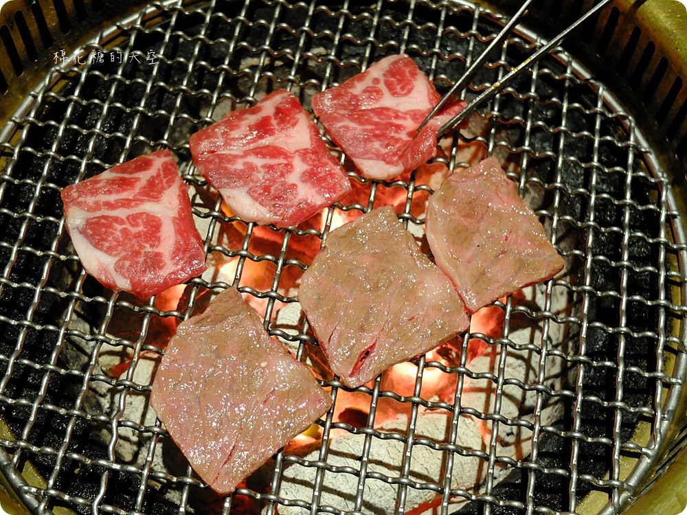 秋紅谷旁市太郎燒肉市場全新菜單大改版，商業午餐也能平價吃吃高檔燒肉囉！