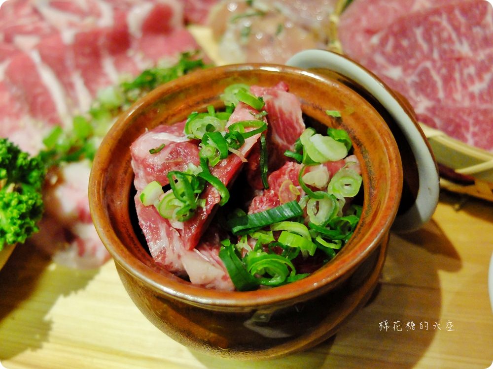 秋紅谷旁市太郎燒肉市場全新菜單大改版，商業午餐也能平價吃吃高檔燒肉囉！