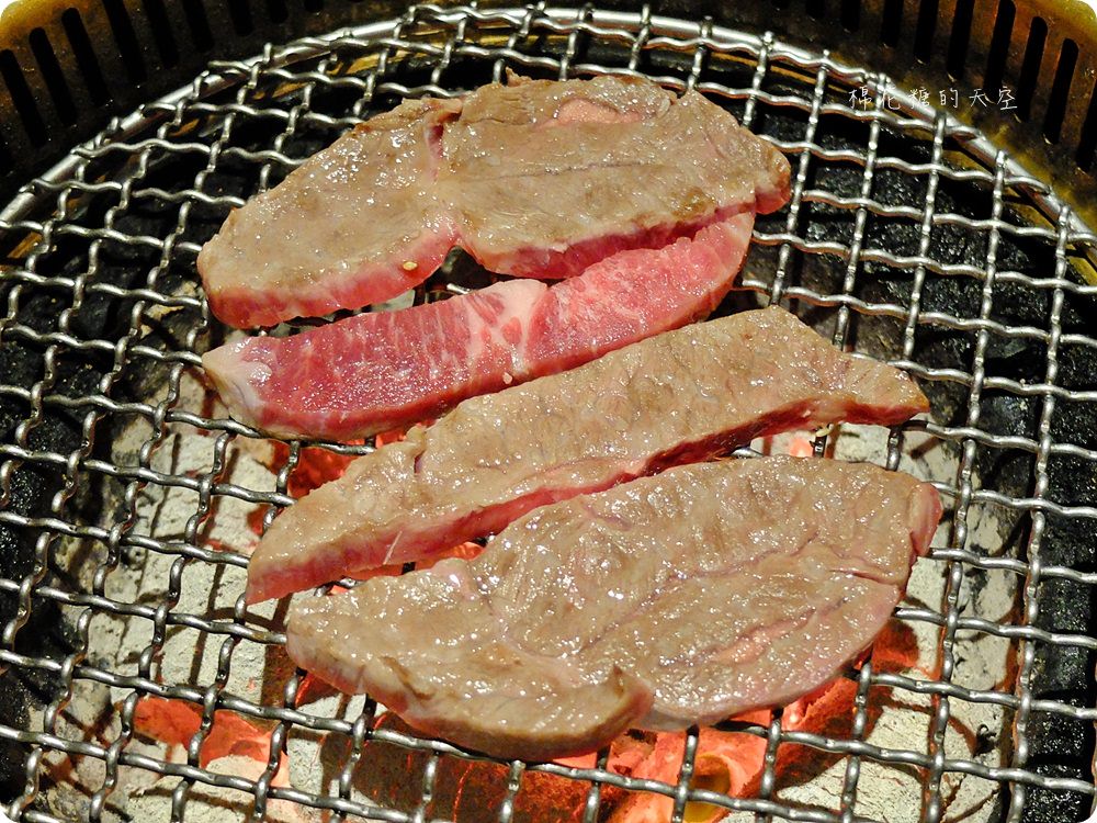 秋紅谷旁市太郎燒肉市場全新菜單大改版，商業午餐也能平價吃吃高檔燒肉囉！