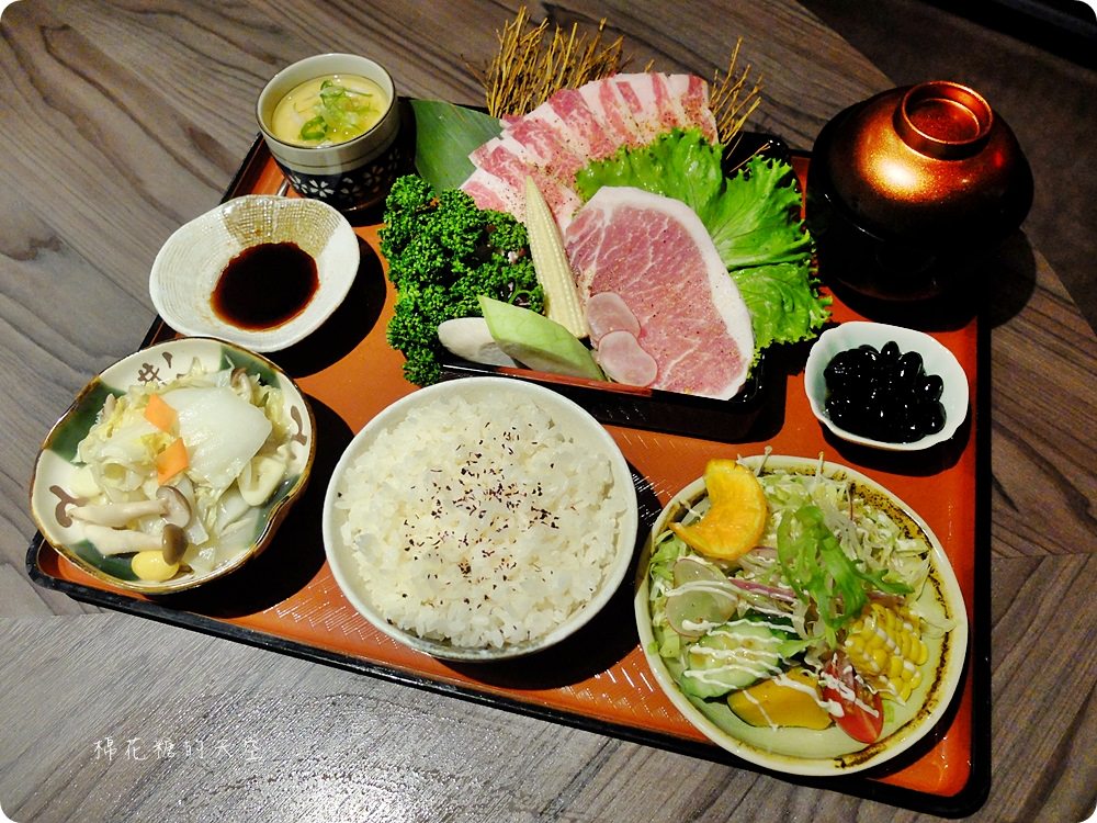 秋紅谷旁市太郎燒肉市場全新菜單大改版，商業午餐也能平價吃吃高檔燒肉囉！