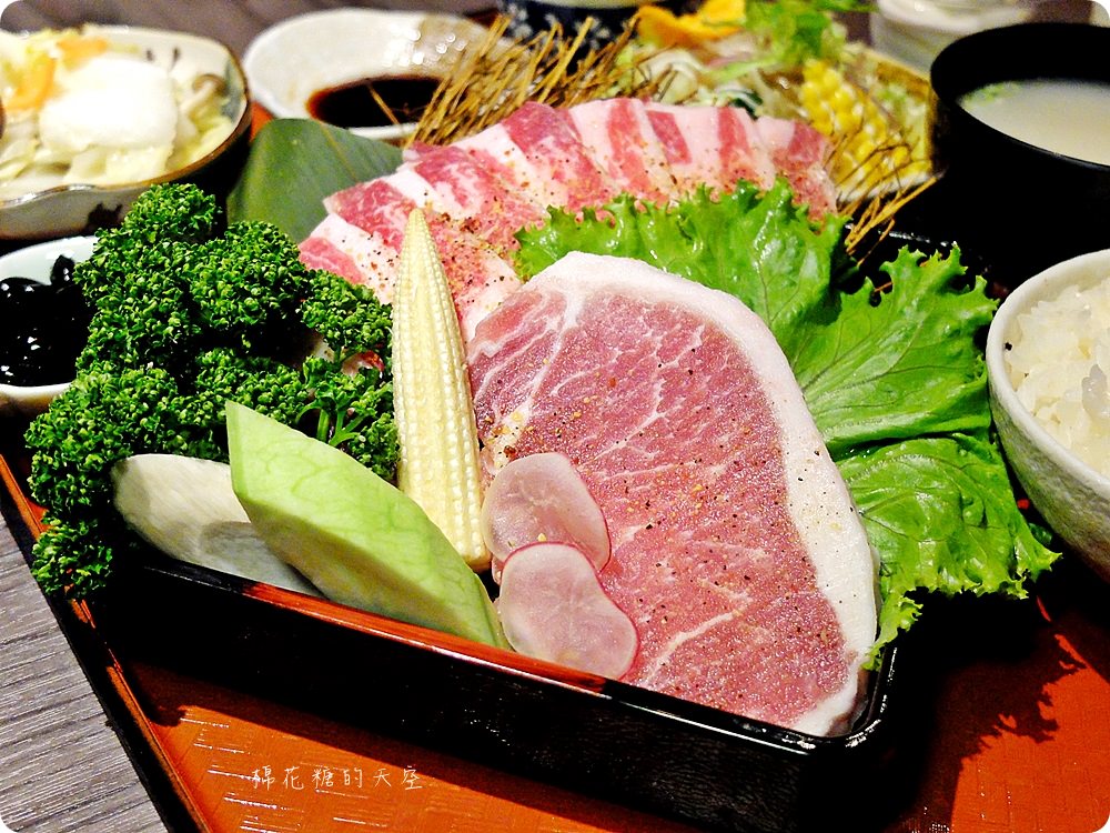 秋紅谷旁市太郎燒肉市場全新菜單大改版，商業午餐也能平價吃吃高檔燒肉囉！