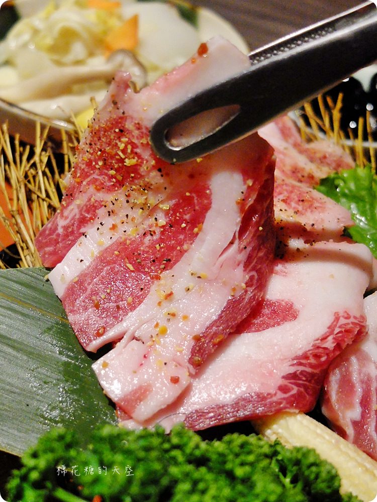 秋紅谷旁市太郎燒肉市場全新菜單大改版，商業午餐也能平價吃吃高檔燒肉囉！