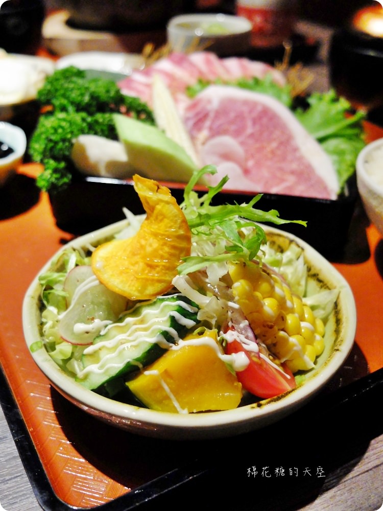 秋紅谷旁市太郎燒肉市場全新菜單大改版，商業午餐也能平價吃吃高檔燒肉囉！