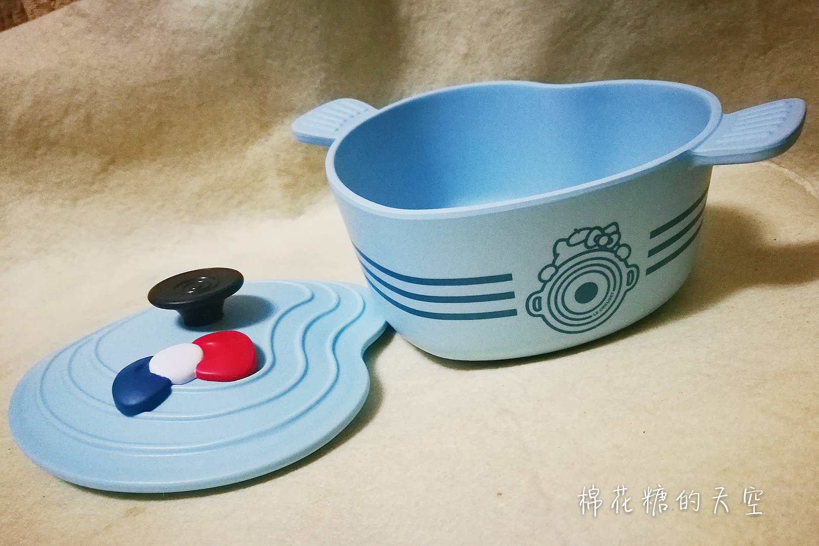 小七集點又找Le Creuset鑄鐵鍋來助陣!這次還有Hello Kitty聯名商品唷!〈文內有鍋具開箱〉 小七集點又找Le Creuset鑄鐵鍋來助陣!這次還有Hello Kitty聯名商品唷!〈文內有鍋具開箱〉