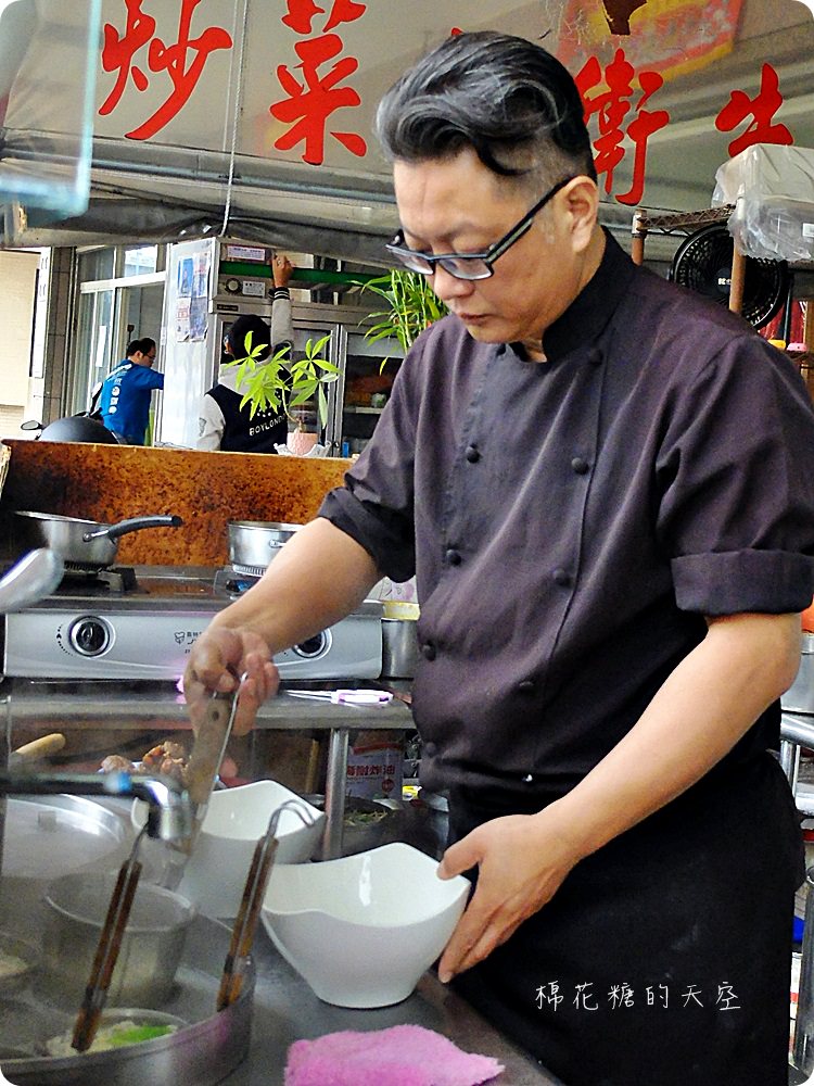 來牛肉麵店吃甜點！台中大里炒菜大衛牛肉麵內藏搞剛甜點