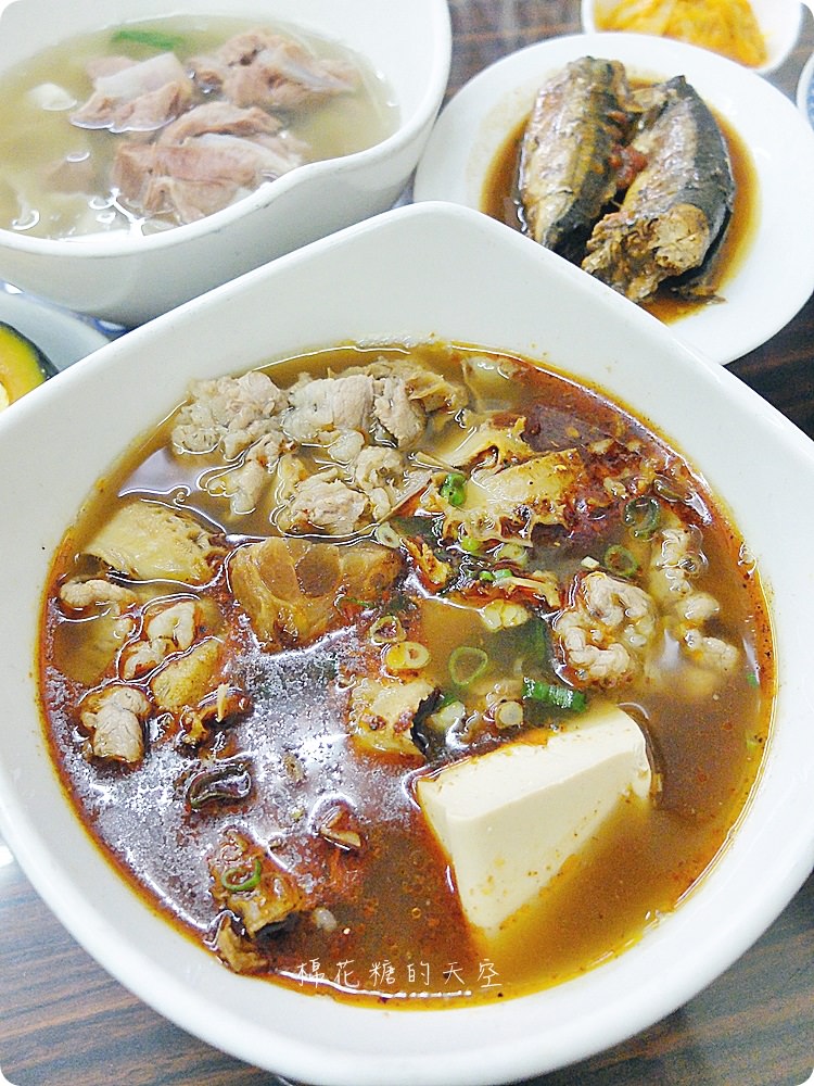 來牛肉麵店吃甜點！台中大里炒菜大衛牛肉麵內藏搞剛甜點