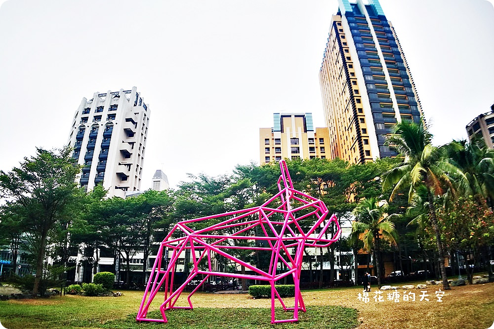 超可愛粉紅色法鬥現身綠園道,IG打卡又要又要瘋狂啦! 超可愛粉紅色法鬥現身綠園道,IG打卡又要又要瘋狂啦!