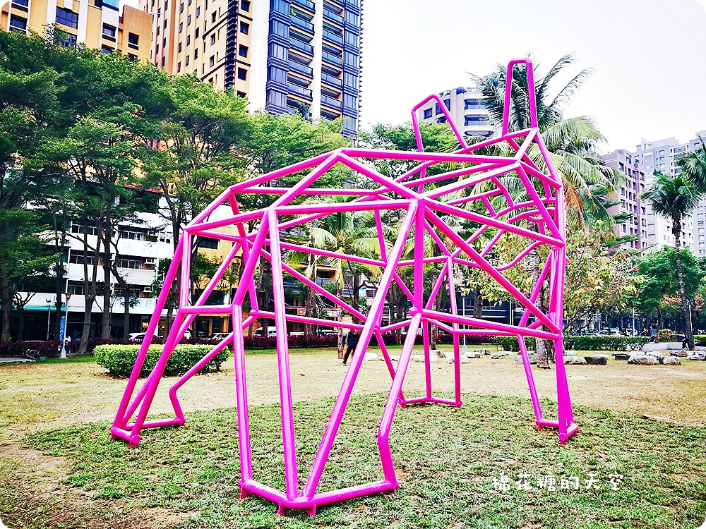 超可愛粉紅色法鬥現身綠園道,IG打卡又要又要瘋狂啦! 超可愛粉紅色法鬥現身綠園道,IG打卡又要又要瘋狂啦!