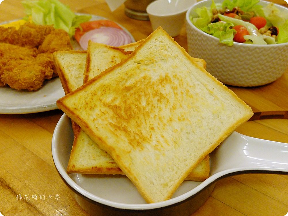 公益路底暗藏夢幻498BBQ貨櫃餐廳,道地韓式鍋物、石板烤肉好滿足! 公益路底暗藏夢幻498BBQ貨櫃餐廳,道地韓式鍋物、石板烤肉好滿足!