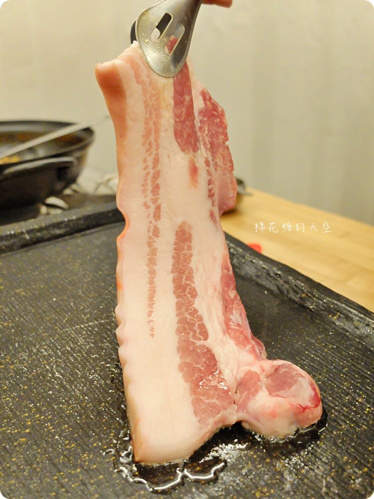 公益路底暗藏夢幻498BBQ貨櫃餐廳,道地韓式鍋物、石板烤肉好滿足! 公益路底暗藏夢幻498BBQ貨櫃餐廳,道地韓式鍋物、石板烤肉好滿足!
