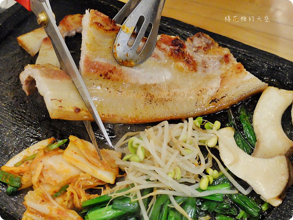 公益路底暗藏夢幻498BBQ貨櫃餐廳,道地韓式鍋物、石板烤肉好滿足! 公益路底暗藏夢幻498BBQ貨櫃餐廳,道地韓式鍋物、石板烤肉好滿足!