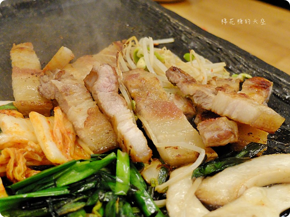 公益路底暗藏夢幻498BBQ貨櫃餐廳,道地韓式鍋物、石板烤肉好滿足! 公益路底暗藏夢幻498BBQ貨櫃餐廳,道地韓式鍋物、石板烤肉好滿足!
