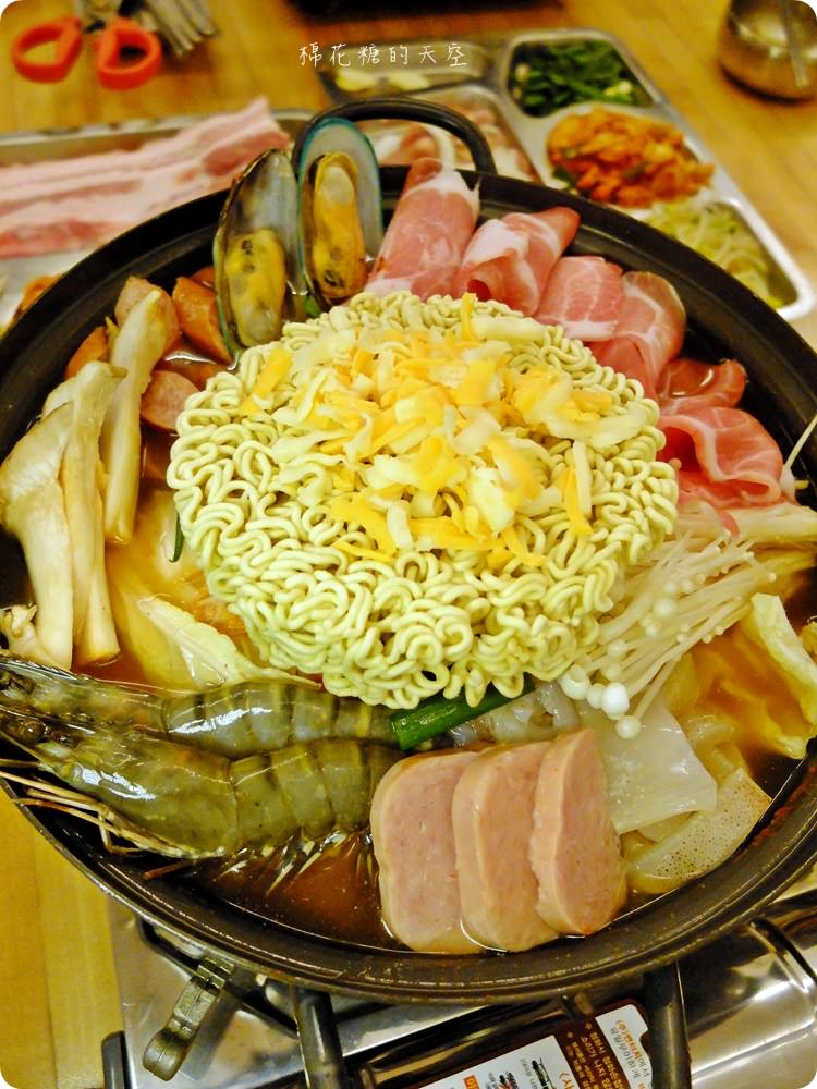 公益路底暗藏夢幻498BBQ貨櫃餐廳,道地韓式鍋物、石板烤肉好滿足! 公益路底暗藏夢幻498BBQ貨櫃餐廳,道地韓式鍋物、石板烤肉好滿足!