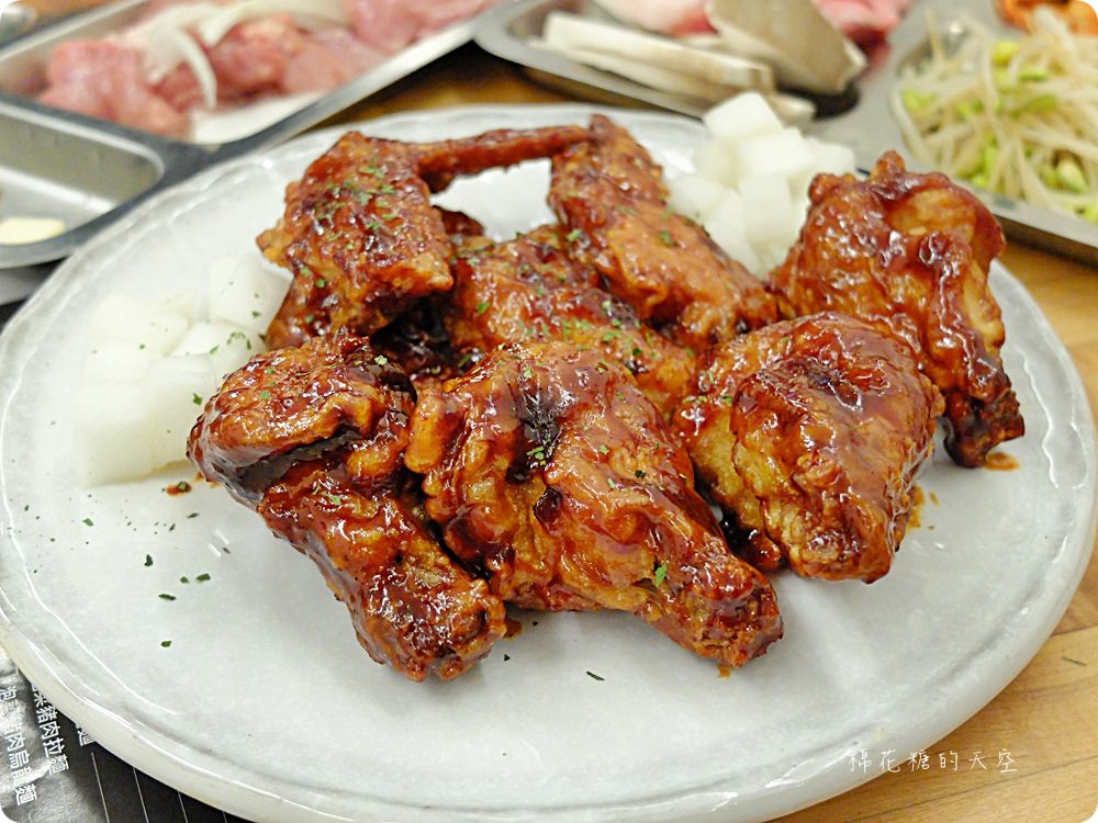 公益路底暗藏夢幻498BBQ貨櫃餐廳,道地韓式鍋物、石板烤肉好滿足! 公益路底暗藏夢幻498BBQ貨櫃餐廳,道地韓式鍋物、石板烤肉好滿足!