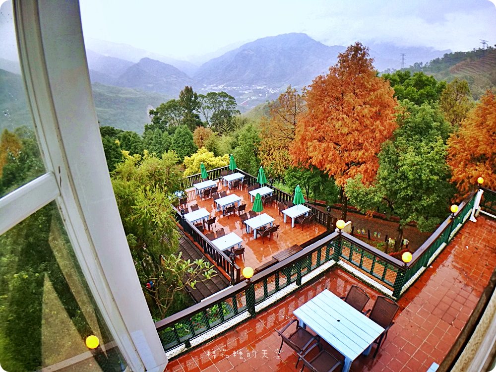 歐式木屋、星光BBQ、可愛綿羊、滿山美景、自助早餐，綠光森林一泊二食包棟方案超優惠！