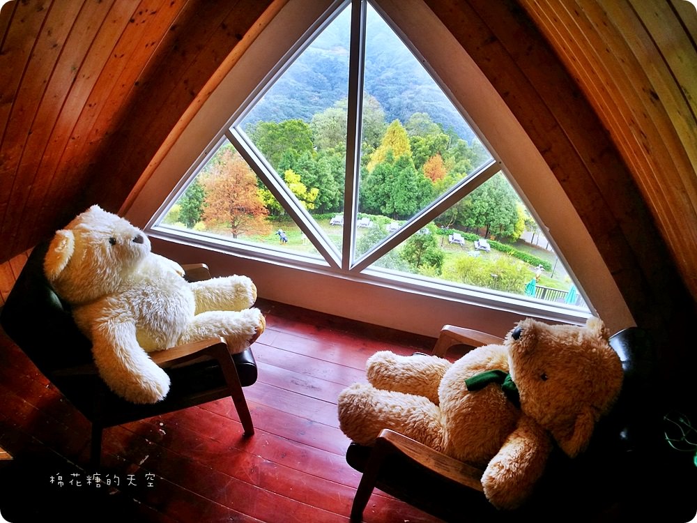歐式木屋、星光BBQ、可愛綿羊、滿山美景、自助早餐，綠光森林一泊二食包棟方案超優惠！
