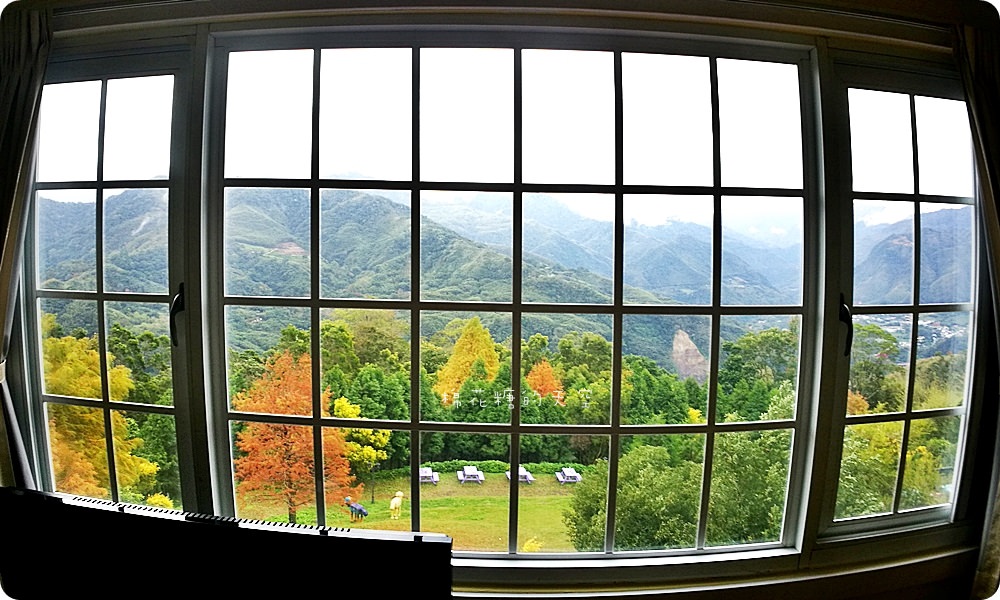 歐式木屋、星光BBQ、可愛綿羊、滿山美景、自助早餐，綠光森林一泊二食包棟方案超優惠！