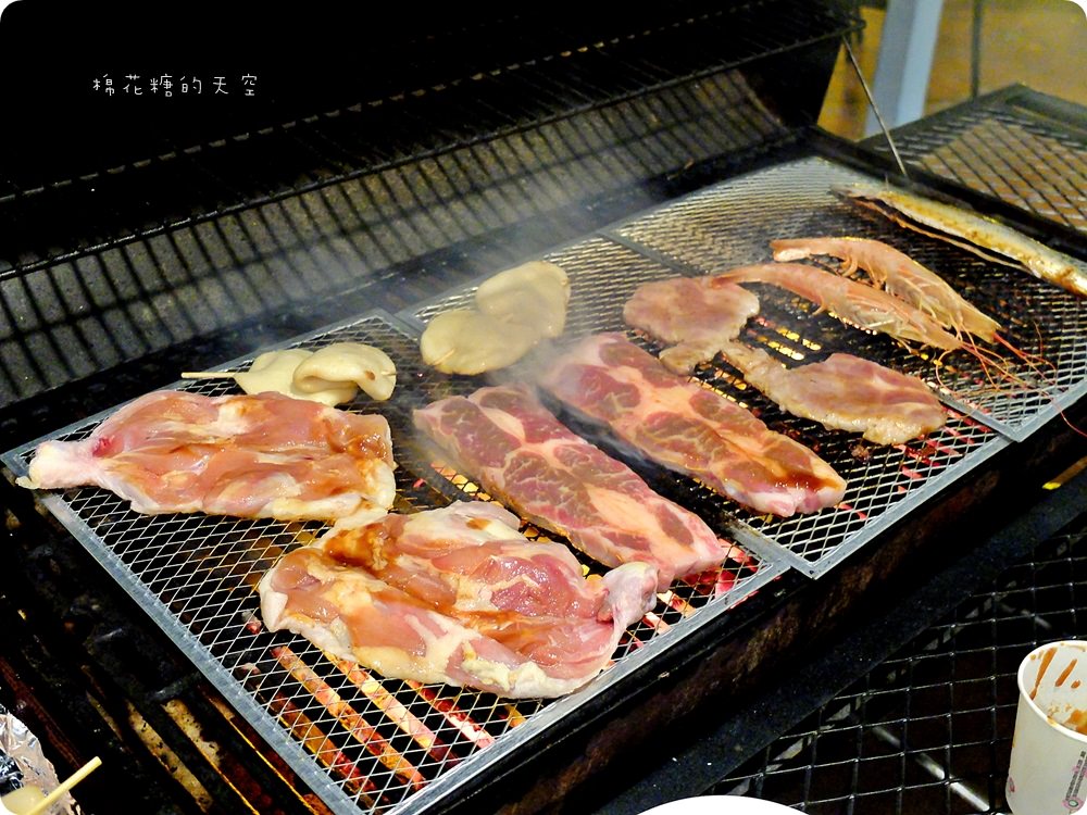 歐式木屋、星光BBQ、可愛綿羊、滿山美景、自助早餐，綠光森林一泊二食包棟方案超優惠！