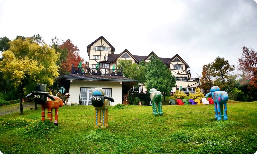 歐式木屋、星光BBQ、可愛綿羊、滿山美景、自助早餐，綠光森林一泊二食包棟方案超優惠！
