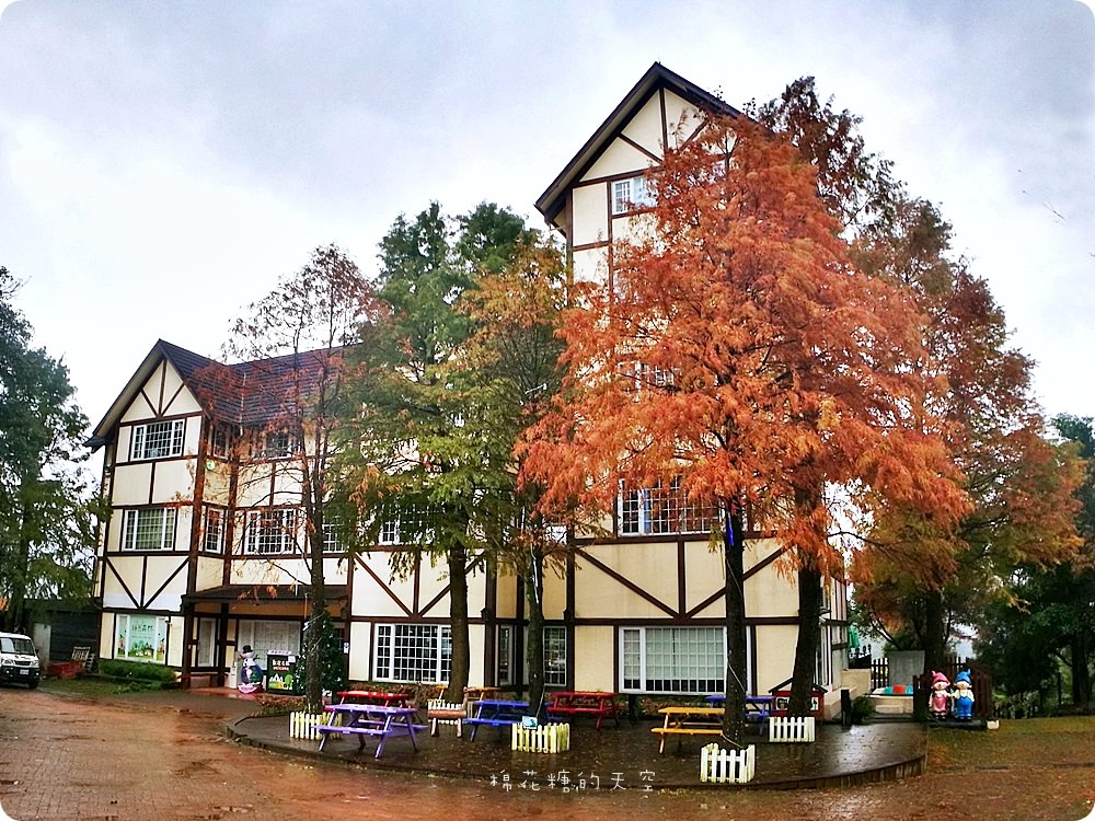 歐式木屋、星光BBQ、可愛綿羊、滿山美景、自助早餐，綠光森林一泊二食包棟方案超優惠！