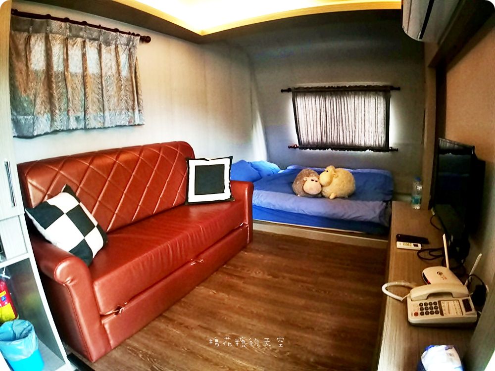 歐式木屋、星光BBQ、可愛綿羊、滿山美景、自助早餐，綠光森林一泊二食包棟方案超優惠！