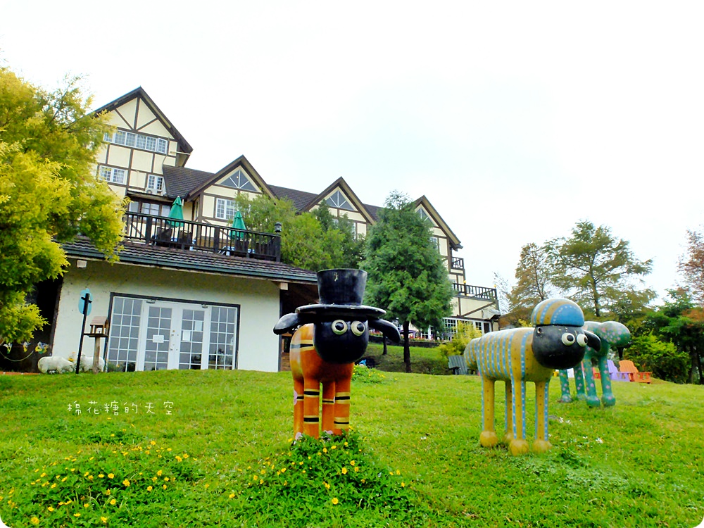 歐式木屋、星光BBQ、可愛綿羊、滿山美景、自助早餐，綠光森林一泊二食包棟方案超優惠！