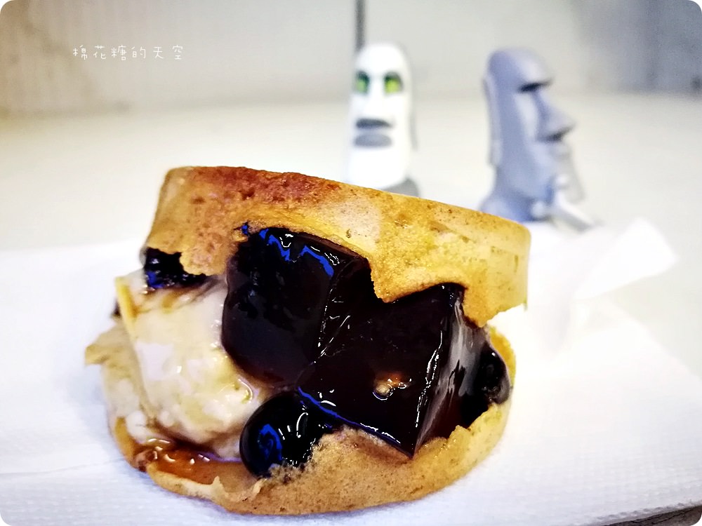 嘉義必吃火紅的紅豆餅-三分甜紅豆餅,季節限定脆皮草莓拿鐵好好味! 嘉義必吃火紅的紅豆餅-三分甜紅豆餅,季節限定脆皮草莓拿鐵好好味!