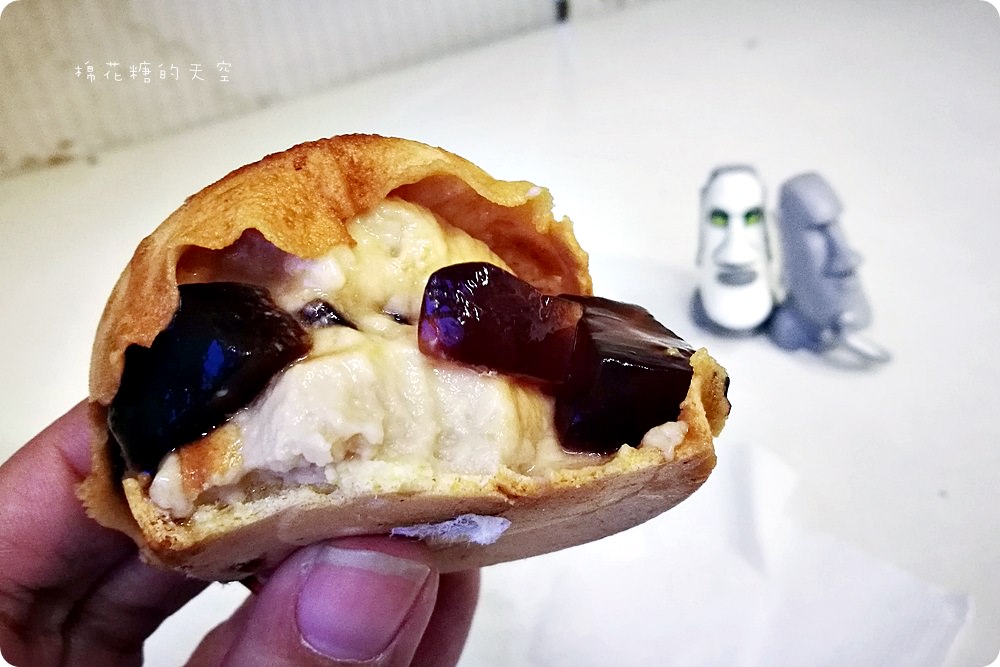 嘉義必吃火紅的紅豆餅-三分甜紅豆餅,季節限定脆皮草莓拿鐵好好味! 嘉義必吃火紅的紅豆餅-三分甜紅豆餅,季節限定脆皮草莓拿鐵好好味!