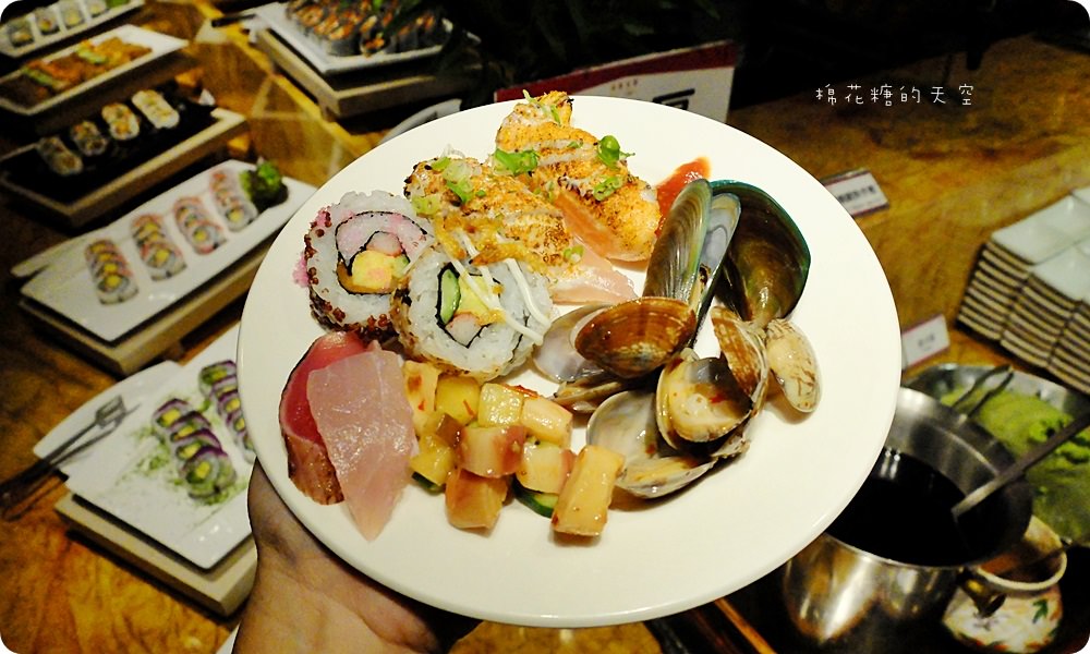 真膳美饌吃到飽中式、日式通通來還有窯烤披薩任你吃！甜點竟有馬卡龍、抹茶生巧克力！