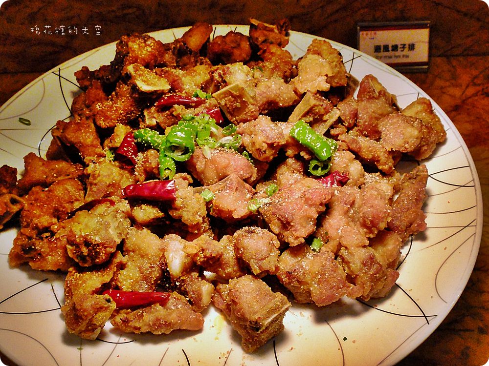 真膳美饌吃到飽中式、日式通通來還有窯烤披薩任你吃！甜點竟有馬卡龍、抹茶生巧克力！