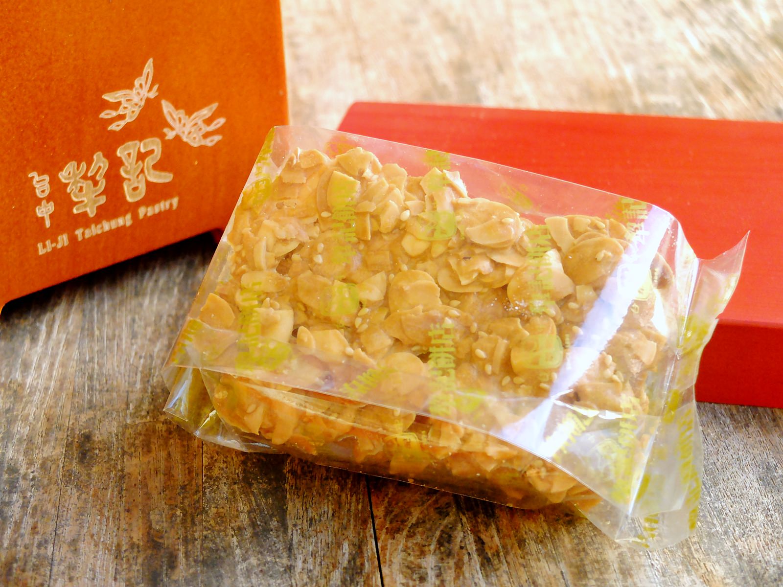 中西式喜餅喜餅推薦-台中犂記餅店融合傳統與新意，三層花轎囍盒超復古、超喜氣