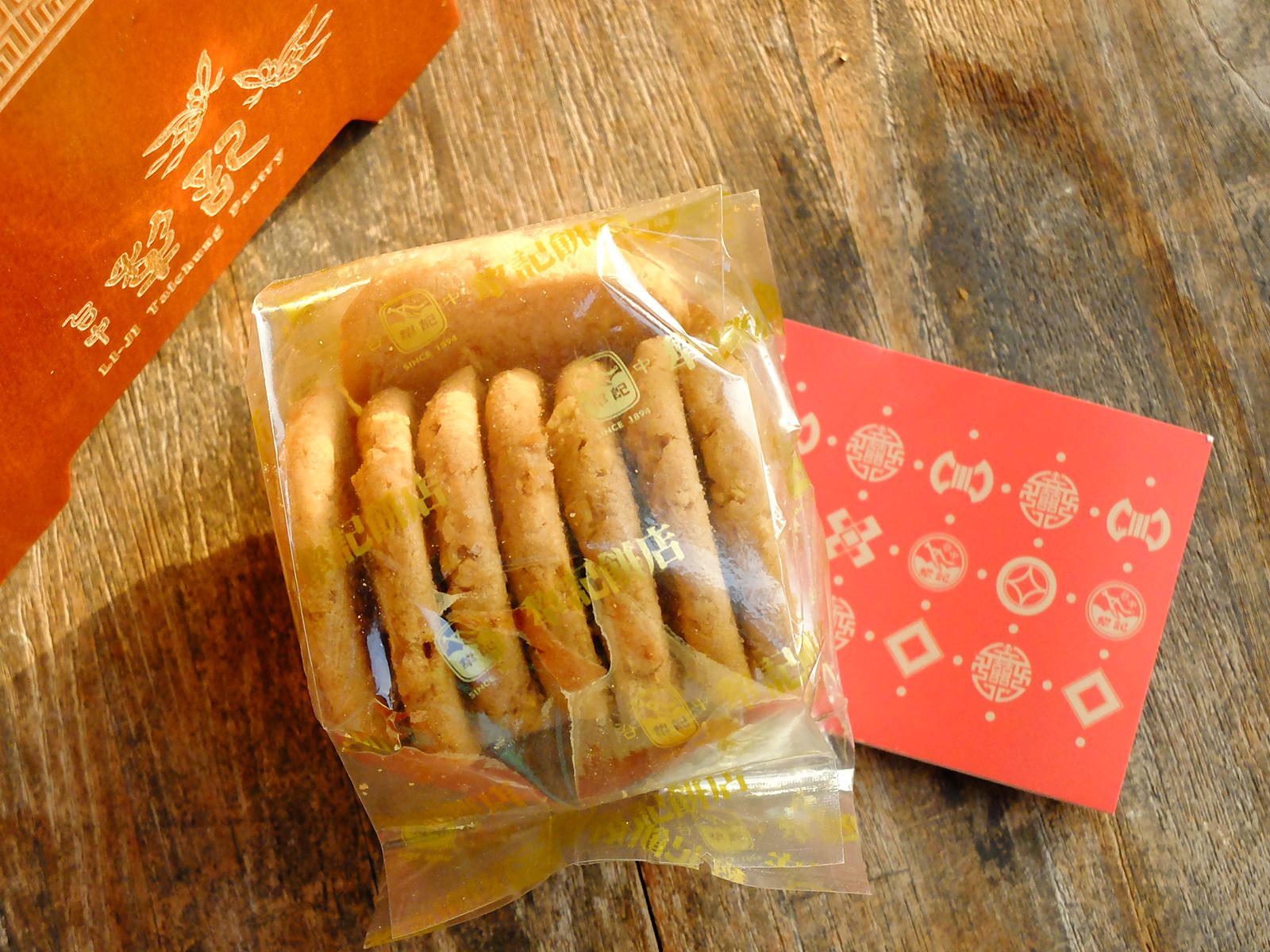 中西式喜餅喜餅推薦-台中犂記餅店融合傳統與新意，三層花轎囍盒超復古、超喜氣