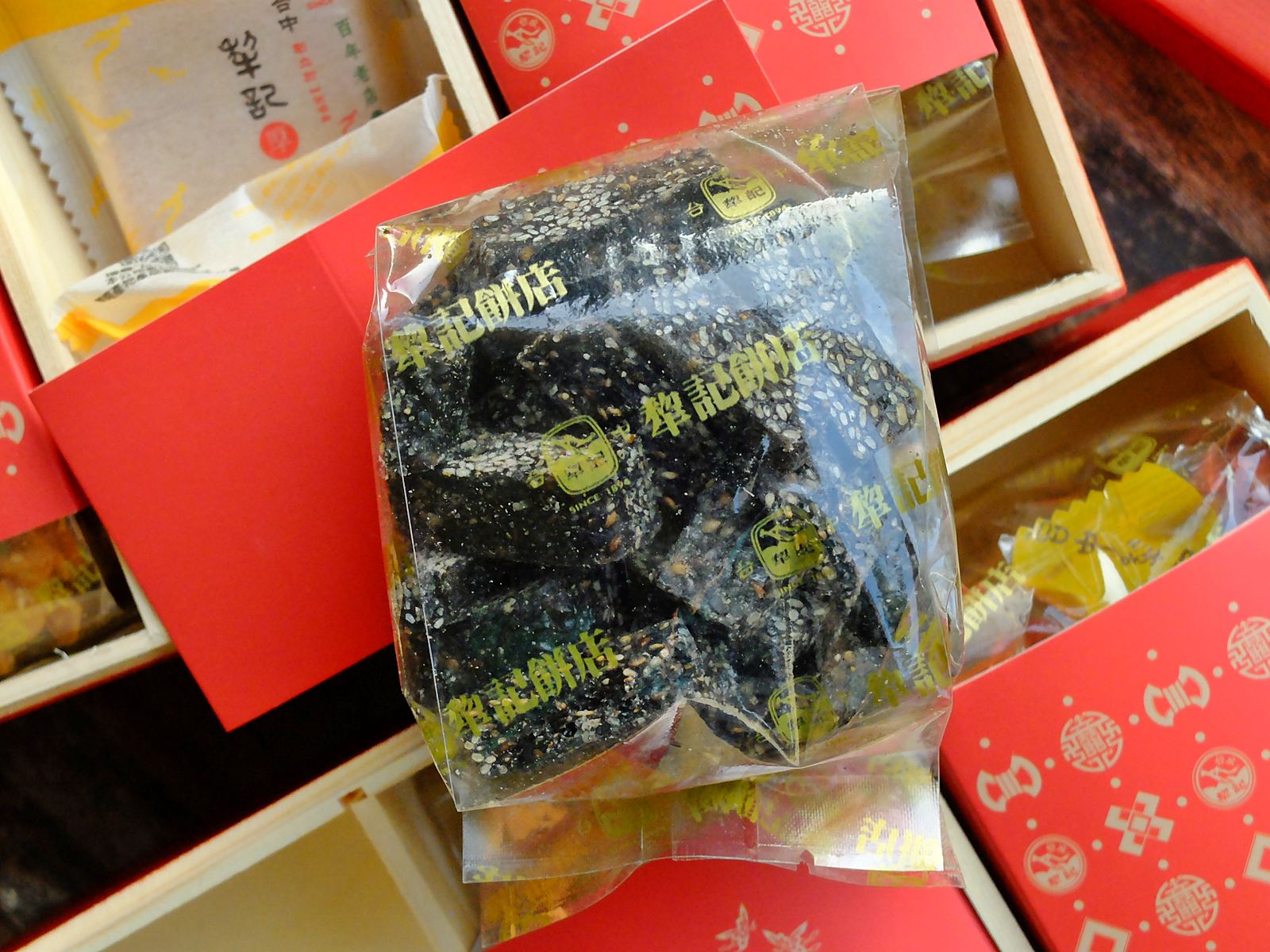 中西式喜餅喜餅推薦-台中犂記餅店融合傳統與新意，三層花轎囍盒超復古、超喜氣
