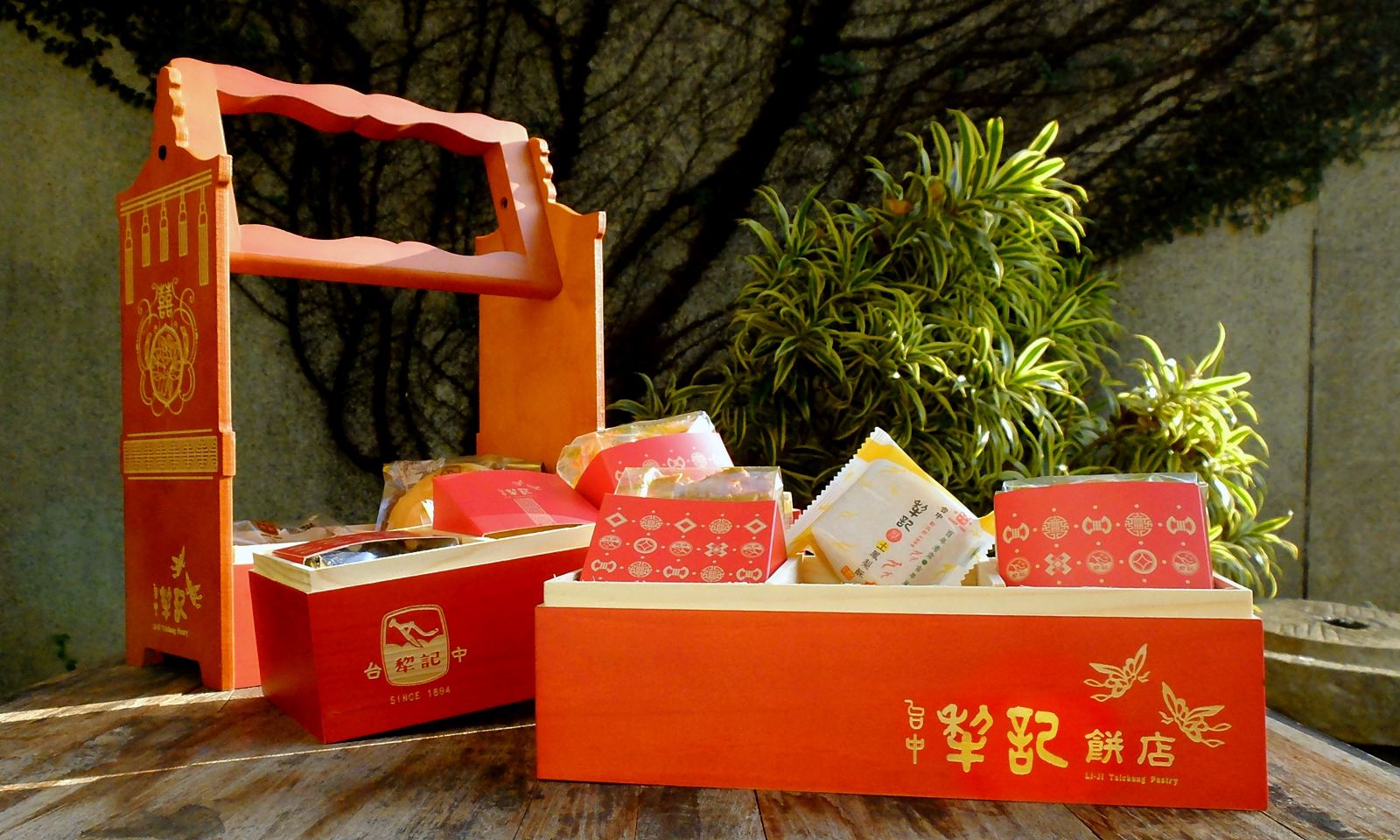 中西式喜餅喜餅推薦-台中犂記餅店融合傳統與新意，三層花轎囍盒超復古、超喜氣