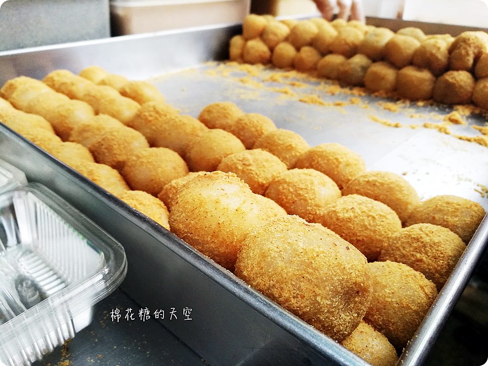 台北行天宮必吃美食-爆餡不老麻糬銅板價！椰香口味好驚艷