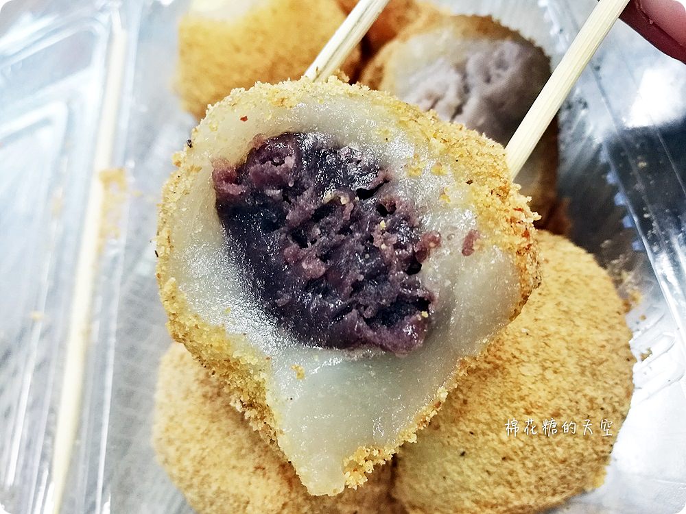 台北行天宮必吃美食-爆餡不老麻糬銅板價！椰香口味好驚艷